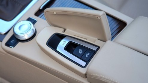 Het valt niet te ontkennen, het voorjaar nadert! En dus weten autoliefhebbers genoeg: tijd voor de cabrio! Mercedes-Benz heeft niet geheel toevallig zojuist de nieuwe E-Klasse Cabriolet gentroduceerd