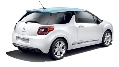 Het is nu zover; de Citron DS3 staat bij de dealer. Prijzen waren al bekend; die beginnen bij 16.890 euro. Vanaf deze week is echter ook de extra zuinige HDiF met 99 g/km CO2 te bestellen. Deze spaar
