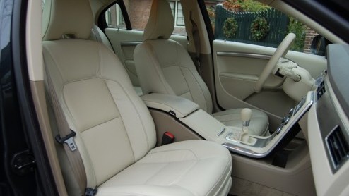 De tijd dat grote Volvos zuinig kunnen zijn moest tot voor kort nog aanbreken. Met het ambitieuze DRIVe-offensief hebben de Zweden tegenwoordig wl een antwoord in een tijd waar elke druppel brandsto
