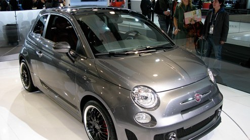 Tijdens de Detroit Auto Show hebben we voor het eerst kennis kunnen maken met een elektrische Fiat 500. Vandaag maakt het Chrysler concern bekend de Fiat 500 EV daadwerkelijk in productie te nemen. De