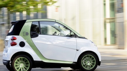 Elektromobiliteit is het stadium van toekomstmuziek voorbij. Steeds meer autofabrikanten zijn gestart of al dan niet in een vergevorderd stadium met de ontwikkeling van elektrische auto's. Sterker nog