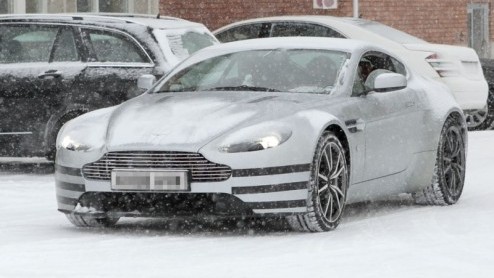 Ook begeerlijke sportautos hebben niet het eeuwige leven. Hoe stijlvol en krachtig hun uitstraling is, de tand des tijds heeft er grip op. Aston Martin heeft daarom een makeover voor de Vantage in vo