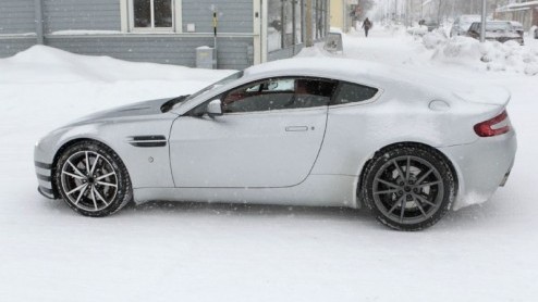 Ook begeerlijke sportautos hebben niet het eeuwige leven. Hoe stijlvol en krachtig hun uitstraling is, de tand des tijds heeft er grip op. Aston Martin heeft daarom een makeover voor de Vantage in vo