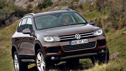 De nieuwe Volkswagen Touareg is binnenkort een feit. Deze nieuwe all-terain reus staat net voor deze zomer bij de dealer. Prijzen starten bij 73 mille voor de 3.6 FSI V6. De diesel kost twee mille mee