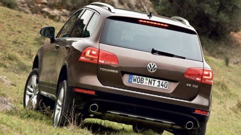 De nieuwe Volkswagen Touareg is binnenkort een feit. Deze nieuwe all-terain reus staat net voor deze zomer bij de dealer. Prijzen starten bij 73 mille voor de 3.6 FSI V6. De diesel kost twee mille mee