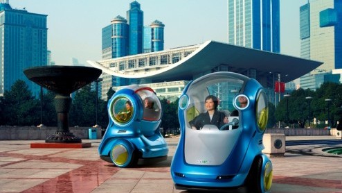 Het heeft vier wielen en brengt je van A naar B. Maar of dit een auto is? General Motors en haar strategische partner SAIC hebben een nieuw voertuigconcept voor individuele, stedelijke mobiliteit voor