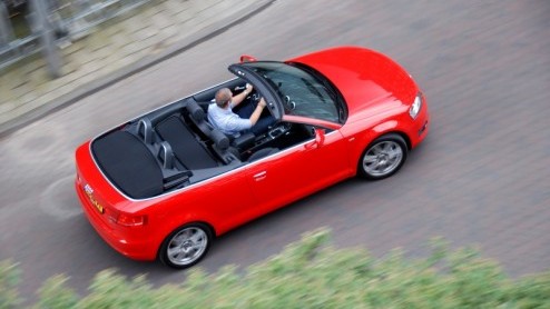 Het is bijna geen verrassing, maar wel goed nieuws. Ook de Audi A3 Cabriolet kan nu worden geleverd met de 1.2 TFSI turbobenzinemotor. Deze vervangt de even krachtige 1.6 maar is stukken zuiniger. Ove