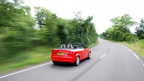 Het is bijna geen verrassing, maar wel goed nieuws. Ook de Audi A3 Cabriolet kan nu worden geleverd met de 1.2 TFSI turbobenzinemotor. Deze vervangt de even krachtige 1.6 maar is stukken zuiniger. Ove