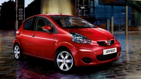 Is rood je lievelingskleur? Dan is de nieuwe Toyota Aygo Aspiration Red wellicht een leuk hebbeding? Rood van buiten en luxe met een beetje rood van binnen. Kosten? 11.525 euro