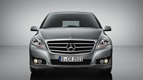 Dat de vernieuwde Mercedes-Benz R-Klasse binnenkort op de New York Auto Show wordt voorgesteld betekent niet dat we tot die tijd hoeven te wachten de eerste beelden. Zie hier dus de gerestylede mastod