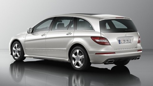 Dat de vernieuwde Mercedes-Benz R-Klasse binnenkort op de New York Auto Show wordt voorgesteld betekent niet dat we tot die tijd hoeven te wachten de eerste beelden. Zie hier dus de gerestylede mastod