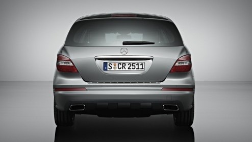 Dat de vernieuwde Mercedes-Benz R-Klasse binnenkort op de New York Auto Show wordt voorgesteld betekent niet dat we tot die tijd hoeven te wachten de eerste beelden. Zie hier dus de gerestylede mastod