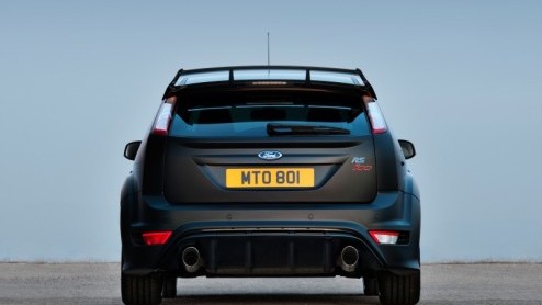Ford zwaait de Focus dit jaar vol trots uit met de Focus RS500, het paradepaardje in een ultieme uitmonstering die wordt gebouwd in een oplage van 500 stuks - vandaar die naam. Onder de kap ligt een n