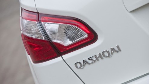 Met het credo behoud door verandering in het achterhoofd zijn de Nissan Qashqai en Qashqai+2 subtiel vernieuwd, of beter gezegd; opgewaardeerd. Verbeterde details in het interieur, een gladdere ne