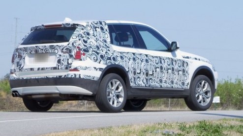 Na de nieuwe X1 en vernieuwde X5 is het nu de beurt aan BMWs X3. De 'middelste' van de Beierse X-familie werd gesignaleerd in de Verenigde Staten met minder camouflage dan voorheen. Tijd voor een nie