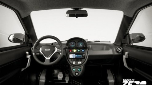 Nieuw op de markt van elektrische autos is er de Zero van Tazzari, een Italiaanse autofabrikant die nu alleen elektrische autos bouwt. Vooruitstrevend als ze zijn wordt de sportieve tweezits stads