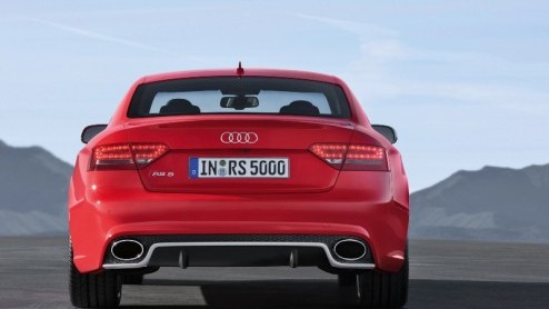 In juni is het zover, dan arriveert de nieuwste krachtpatser van Audi bij de dealers; de RS5. De 450 pk sterke coupe met 4.2 liter V8 wordt standaard gekoppeld aan de zeventraps S tronic-automaat. Sam