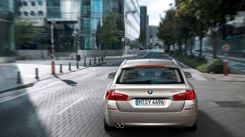 Nu de nieuwe 5-serie sedan bij de dealer staat is het tijd om de komst van de Touring aan te kondigen. In september staat deze nieuwe Vijf bij de dealer met een vanafprijs van 52.950 euro, met meer ui
