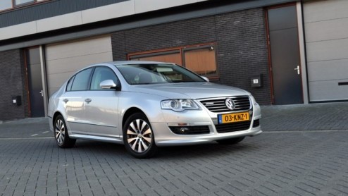 Volkswagen voert al een aantal jaar niet geheel onverdienstelijk het BlueMotion-label. De Duitse fabrikant plakt het blauwe etiket bij de Passat zowel op een benzine- als een dieseluitvoering. Eerder