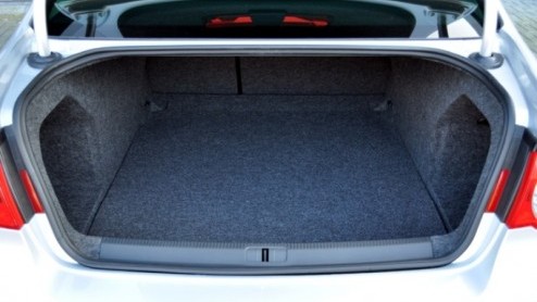 Volkswagen voert al een aantal jaar niet geheel onverdienstelijk het BlueMotion-label. De Duitse fabrikant plakt het blauwe etiket bij de Passat zowel op een benzine- als een dieseluitvoering. Eerder
