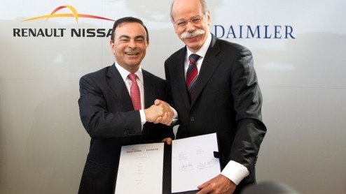 De strategische samenwerking tussen de Renault-Nissan Alliantie en Daimler AG krijgt vandaag officieel vorm. Door 3% wederzijds belang te nemen kunnen beide partijen profiteren van eigen technologie e