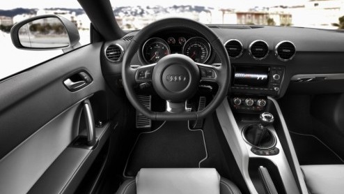 Hij zat er stiekem aan te komen en is nu een feit. Audi presenteert op de de autotentoonstelling van Leipzig de vernieuwde Audi TT en TTS Coup en Roadster. Beide springen in het oog door een nog sche