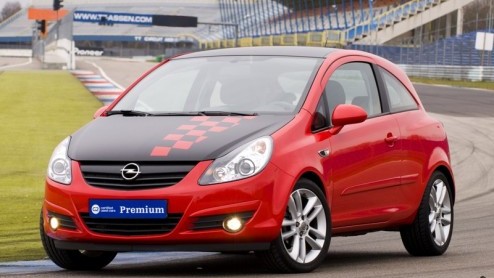 Een leuke, gebruikte Opel Corsa bij de dealer zien staan, maar mist-ie dat sportieve randje? Je kunt vanaf nu kiezen voor het nieuwe G2 Rally Edition accessoirepakket, een set racy stickers voor 625 e