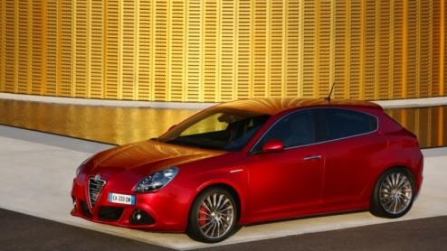 De nieuwe, langverwachte Alfa Romeo Giulietta staat vanaf 17 juni in de showroom. Prijzen beginnen vanaf 23.950 euro en is wederom alleen als vijfdeurs. Met keuze uit diverse turbobenzine- en dieselmo