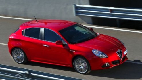 De nieuwe, langverwachte Alfa Romeo Giulietta staat vanaf 17 juni in de showroom. Prijzen beginnen vanaf 23.950 euro en is wederom alleen als vijfdeurs. Met keuze uit diverse turbobenzine- en dieselmo