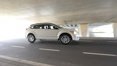 Dodge laat van zich horen en presenteert met gepaste trots de vernieuwde Caliber. De crossoverachtige vijfdeurs bleek in zijn stoere looks vrijwel de oude, het interieur is echter compleet nieuw en vo