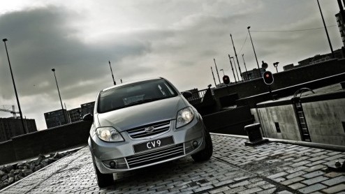 In een tijd dat het allemaal wat minder gaat bloeien de Chinezen op. Voor Landwind het moment om opnieuw in Europa voet aan wal te zetten. Vijf jaar geleden stond de twijfelachtige veiligheid van hun