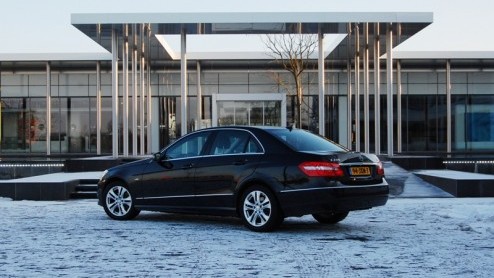 Decennialang is de type-aanduiding 200D op een E-Klasse en zijn voorgangers er een voor de zeer onthaastende bestuurder; de kilometervreter die vooral relatief voordelig en zo lang mogelijk wil diesel