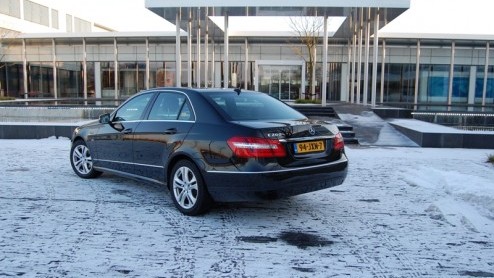Decennialang is de type-aanduiding 200D op een E-Klasse en zijn voorgangers er een voor de zeer onthaastende bestuurder; de kilometervreter die vooral relatief voordelig en zo lang mogelijk wil diesel