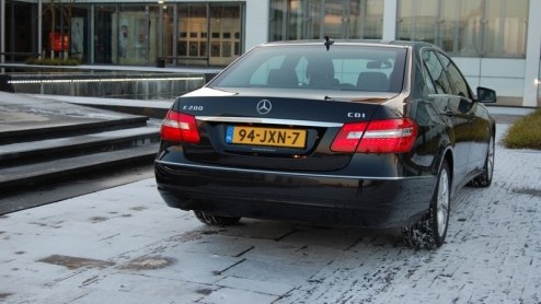 Decennialang is de type-aanduiding 200D op een E-Klasse en zijn voorgangers er een voor de zeer onthaastende bestuurder; de kilometervreter die vooral relatief voordelig en zo lang mogelijk wil diesel