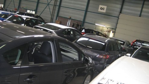 Een Toyota Prius, Volvo C30 of Mitsubishi Outlander met lederen bekleding voor de deur staan? Grote kans dat deze langs DK Schweizer is geweest voor een metamorfose van het interieur. Wij namen een ki