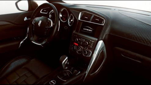 De DS High Rider concept car die Citron eerder dit jaar toonde op de Autosalon van Genve, licht een tipje van de sluier op voor het volgende model van de DS-lijn, de crossover DS4. Vandaag opent dez