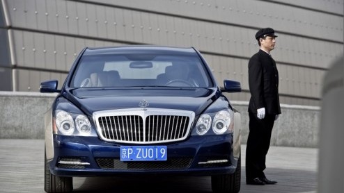 Maybach weet als geen ander dat hun klantengroep heel erg veeleisend is. Daarom heeft Daimler hun vlaggenschip na 4 jaar op details verfijnd. Uitgerekend op Auto China 2010 in Peking presenteren de Du