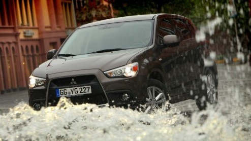 Compacte SUV-modellen zijn momenteel helemaal hot, zelf zodanig dat een merk er helemaal van kan opbloeien - iets dat Nissan dankzij de Qashqai kan beamen. Mitsubishi komt na de zevenzits Outlander me