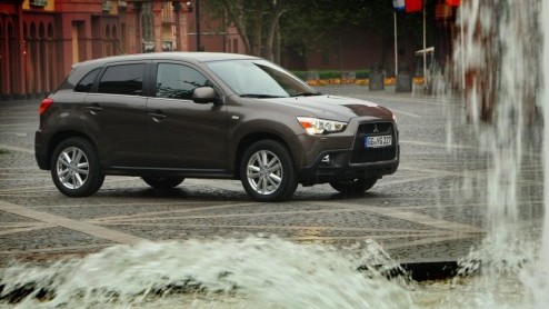 Compacte SUV-modellen zijn momenteel helemaal hot, zelf zodanig dat een merk er helemaal van kan opbloeien - iets dat Nissan dankzij de Qashqai kan beamen. Mitsubishi komt na de zevenzits Outlander me