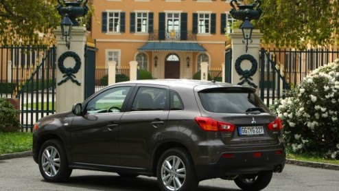 Compacte SUV-modellen zijn momenteel helemaal hot, zelf zodanig dat een merk er helemaal van kan opbloeien - iets dat Nissan dankzij de Qashqai kan beamen. Mitsubishi komt na de zevenzits Outlander me