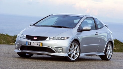 Het heeft een tijdje geduurd, maar nu is ook de driedeurs versie van de nieuwe Honda Civic in ons land leverbaar. De kers in de appelmoes daarbij is de zeer sportieve Type R.
