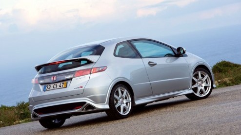 Het heeft een tijdje geduurd, maar nu is ook de driedeurs versie van de nieuwe Honda Civic in ons land leverbaar. De kers in de appelmoes daarbij is de zeer sportieve Type R.