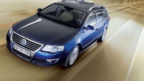 Volkswagen heeft het er maar druk mee; hybrides en elektrische autos. Sinds kort is de Touareg Hybrid een feit en over twee jaar beleeft de Jetta Hybrid zn debuut. De Golf volgt een jaar later en nu