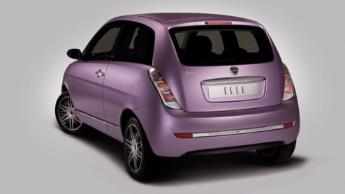 Mode is een belangrijke waarde voor Lancia. Daarom hebben de Italianen in samenwerking met ELLE een gelimiteerde versie van de Ypsilon samengesteld die is verfraaid met exclusieve, opvallende details.