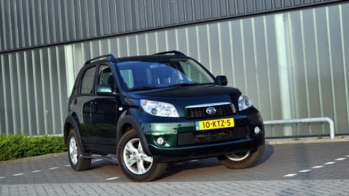 We hebben eigenlijk nooit echt hoogte kunnen krijgen van de Daihatsu Terios. Wie zit er op deze kleine SUV te wachten? Zouden we na een weekje sturen met de smalle Japanner het antwoord hebben gevon
