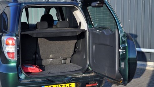 We hebben eigenlijk nooit echt hoogte kunnen krijgen van de Daihatsu Terios. Wie zit er op deze kleine SUV te wachten? Zouden we na een weekje sturen met de smalle Japanner het antwoord hebben gevon