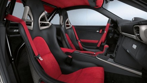 Dit is de snelste en krachtigste Porsche ooit; de 911 GT2 RS. Met 620 pk haalt dit topmodel meer dan 300 km/u en neemt de honderdsprint slechts 3.5 tellen in beslag. Porsche brengt de GT2 RS in septem