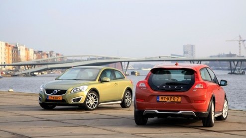 Volvo komt met twee nieuwe actiemodellen van de onlangs vernieuwde C30: de Advantage en de R-edition. Deze versies zijn beide leverbaar met een 1.6 benzine of nieuwe 1.6 liter D2 diesel, en borduren v