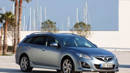 Het is even goed kijken, maar de Mazda6 is vernieuwd op 400 punten. Het belangrijkste model van de Japanners gaat zijn tweede levensfase in en is daarom rondom lichtjes bijgepunt. Een belangrijke aanw