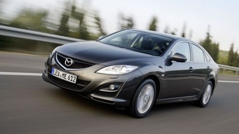 Het is even goed kijken, maar de Mazda6 is vernieuwd op 400 punten. Het belangrijkste model van de Japanners gaat zijn tweede levensfase in en is daarom rondom lichtjes bijgepunt. Een belangrijke aanw